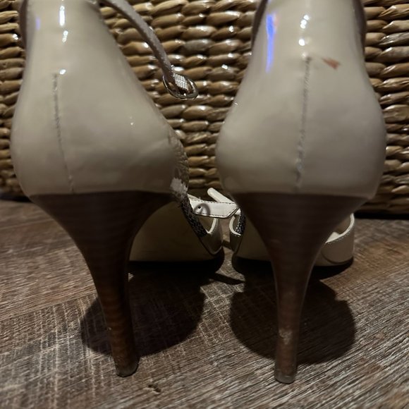 Banana Republic Heels size 10 snake details nude patent leather - Picture 4 of 4